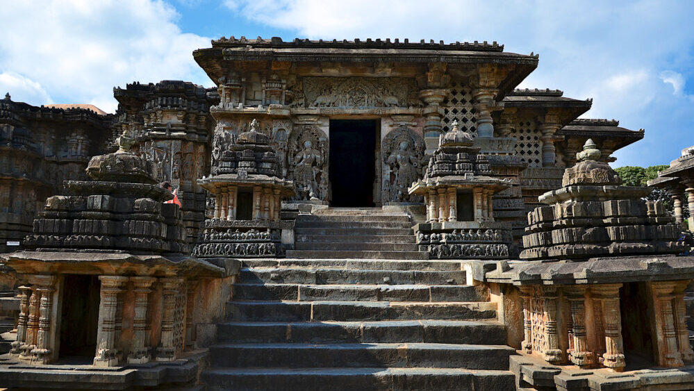 Things to do in Halebidu - Hoysaleshwara temple