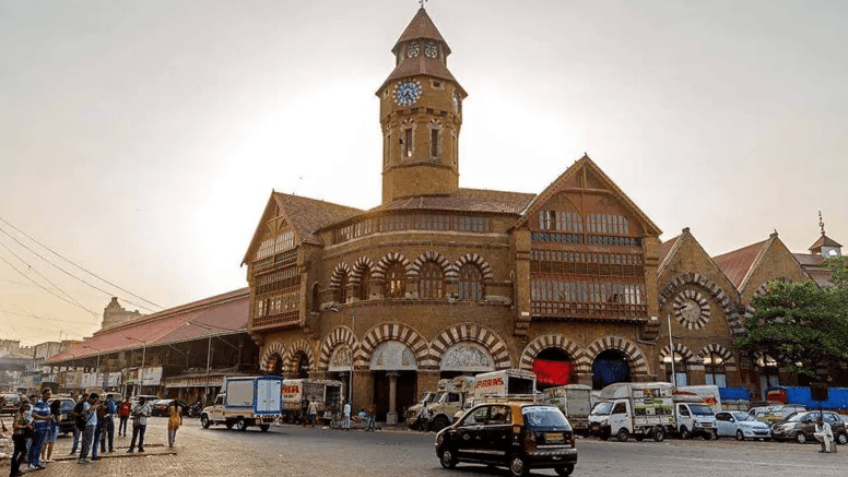 Famous things to buy in Mumbai - Crawford Market