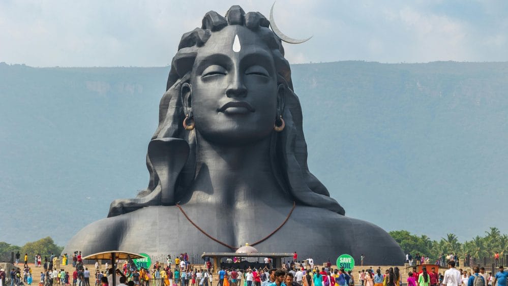 Things to do in Coimbatore - Adiyogi by Siva Seshappan: https://www.pexels.com/photo/statue-of-adiyogi-shiva-12088462/