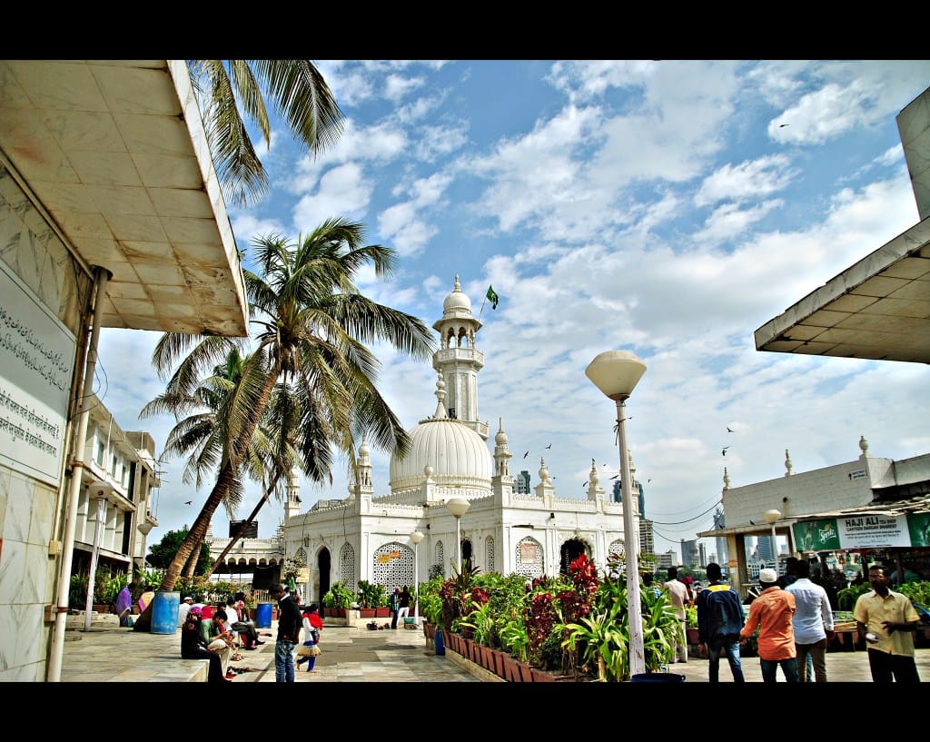 Discover Haji Ali Mosque: History, Timings, and Miracles